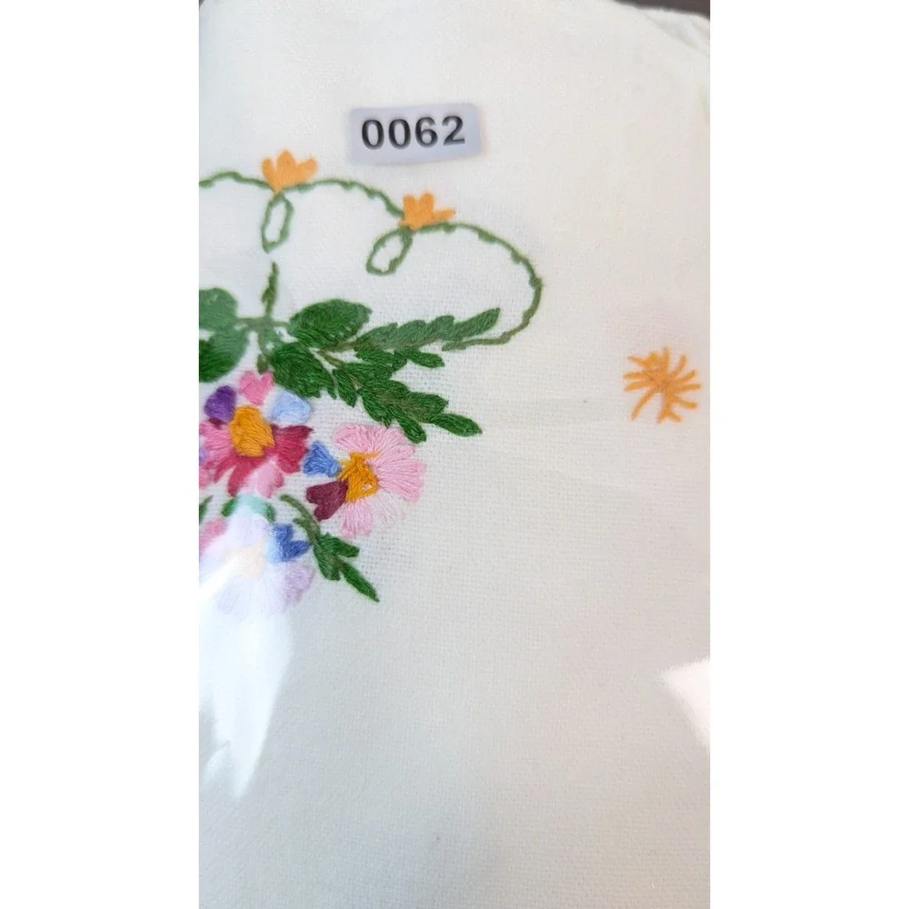 Vintage Embroidered Floral Table Runner 36x14 & Crochet Doilies Lot 3pc Ivory